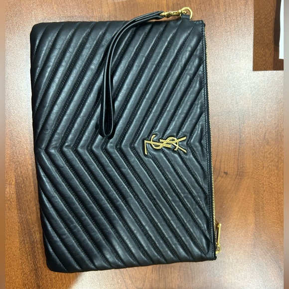 ❤️❤️ YSL SAINT LAURENT CLUTCH 🌺❤️ - Picture 4 of 17